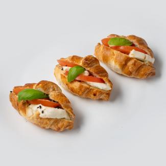 Plněné mini croissany caprese
